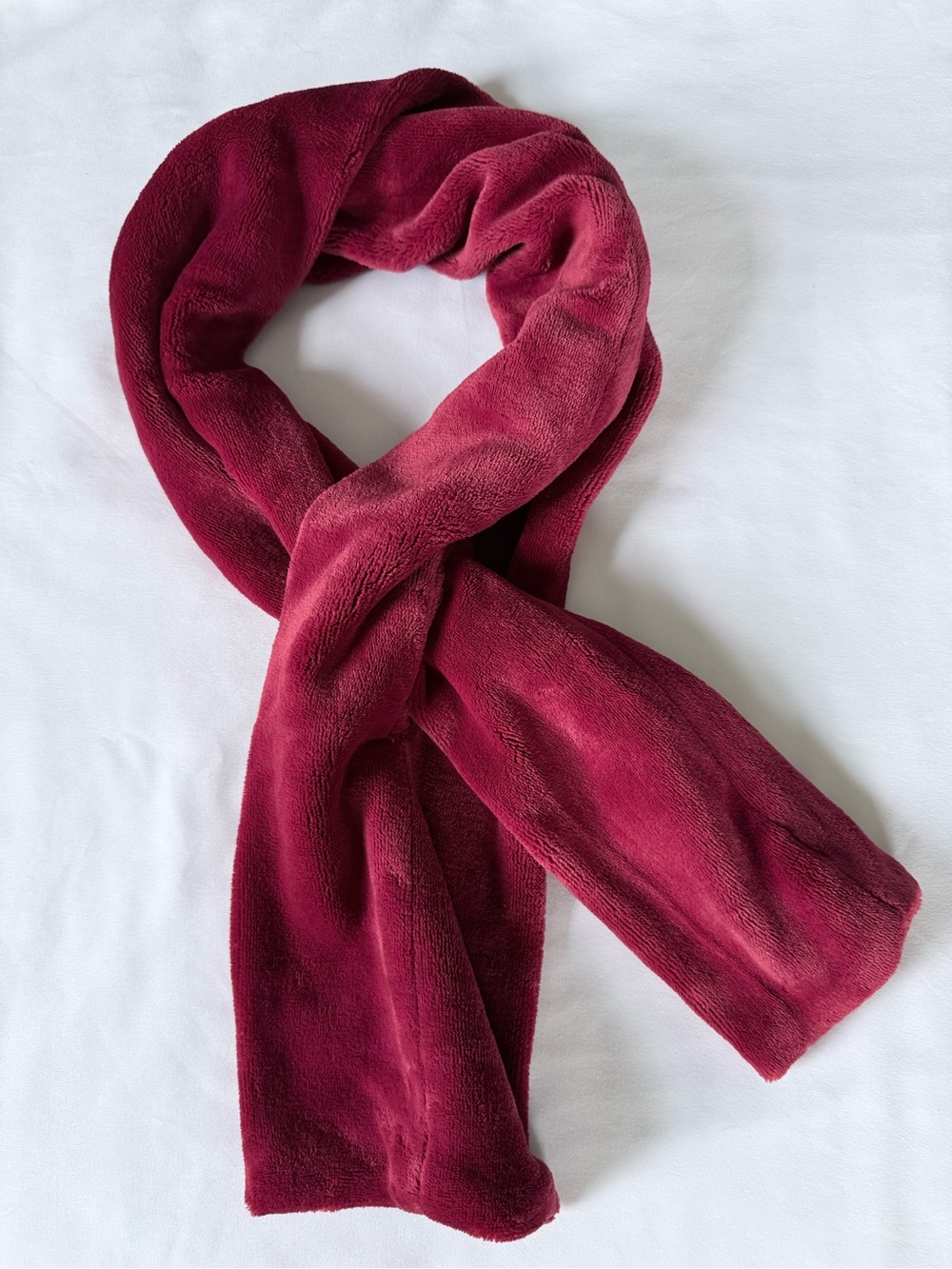 NWOT - L.L.Bean Pull Through Fleece Scarf Berry Burgundy Soft Plush Winter